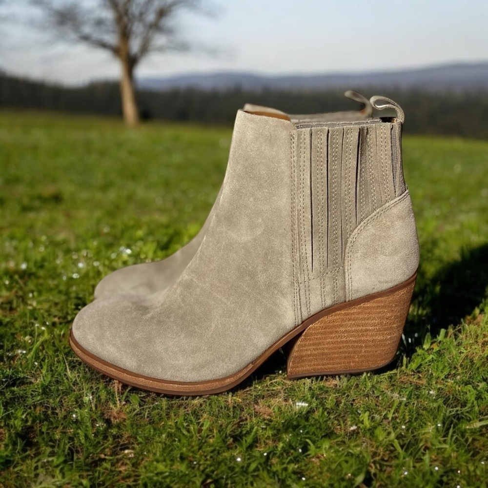 🌻NEW Kork-Ease Taupe Color Suede "Cinca" Ankle Boot / Bootie Women's Size 10